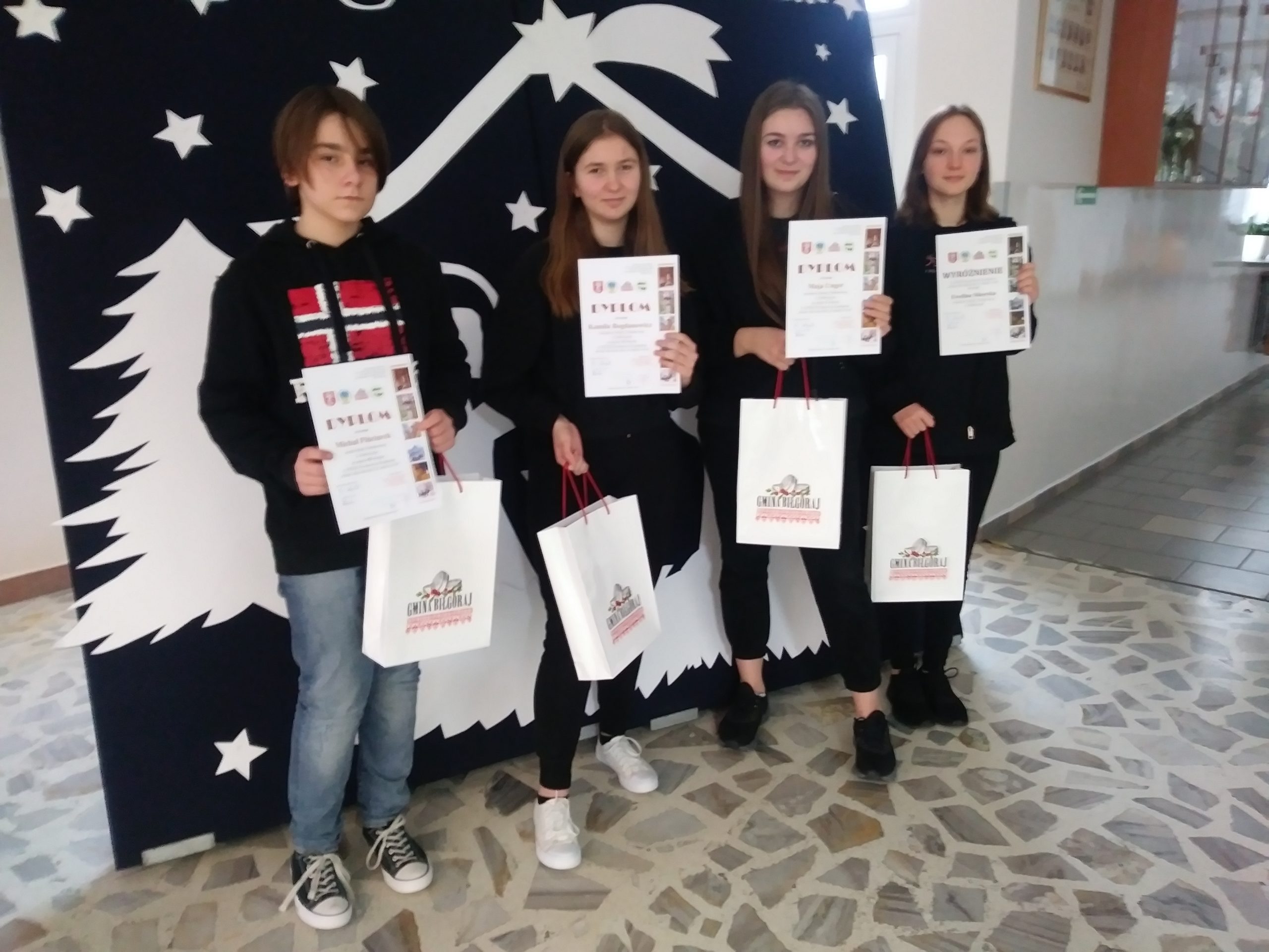Nasi uczniowie laureatami XXXII Powiatowego Konkursu o Ziemi Biłgorajskiej „Ziemia Biłgorajska w obiektywie”.